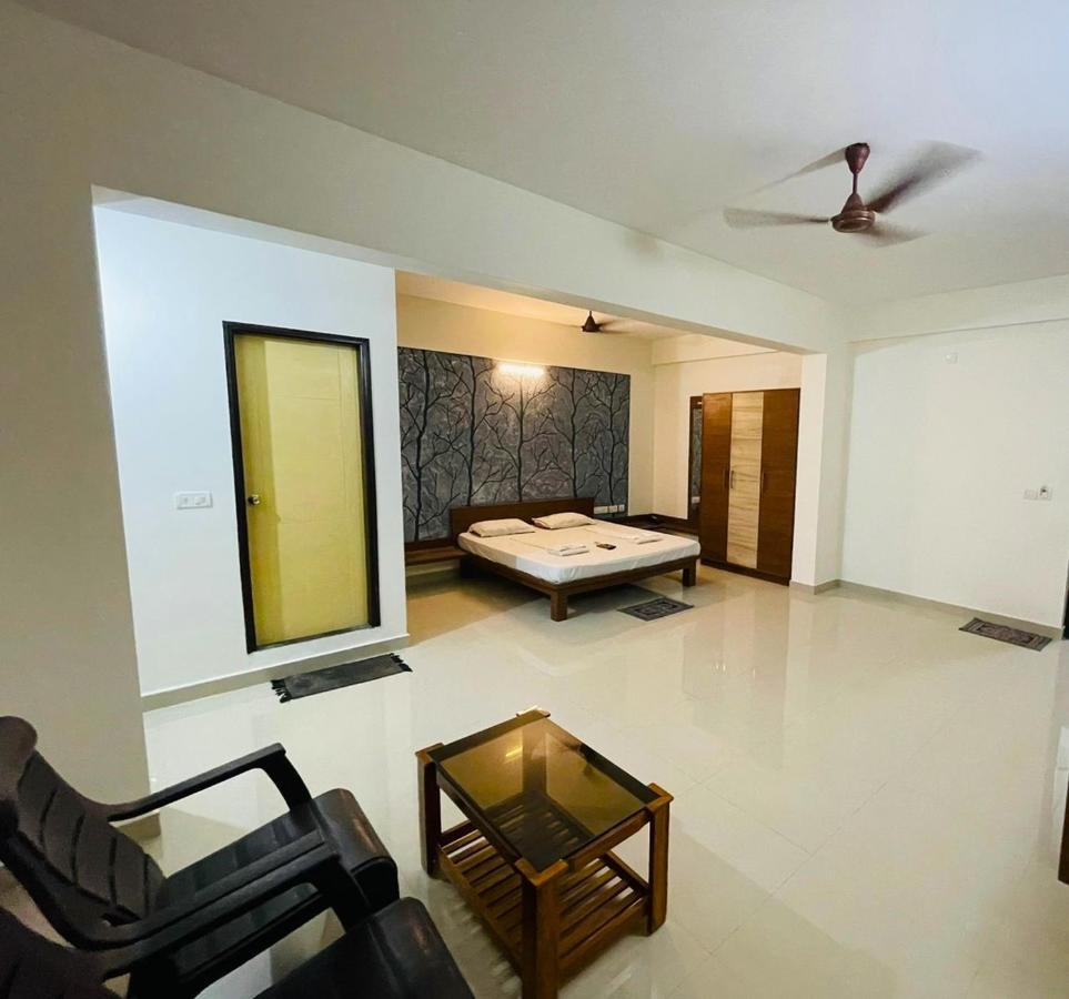 Hotel Radha Pangala Luaran gambar