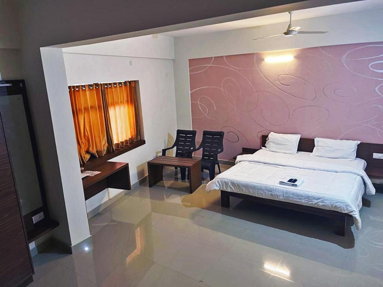 Hotel Radha Pangala Luaran gambar