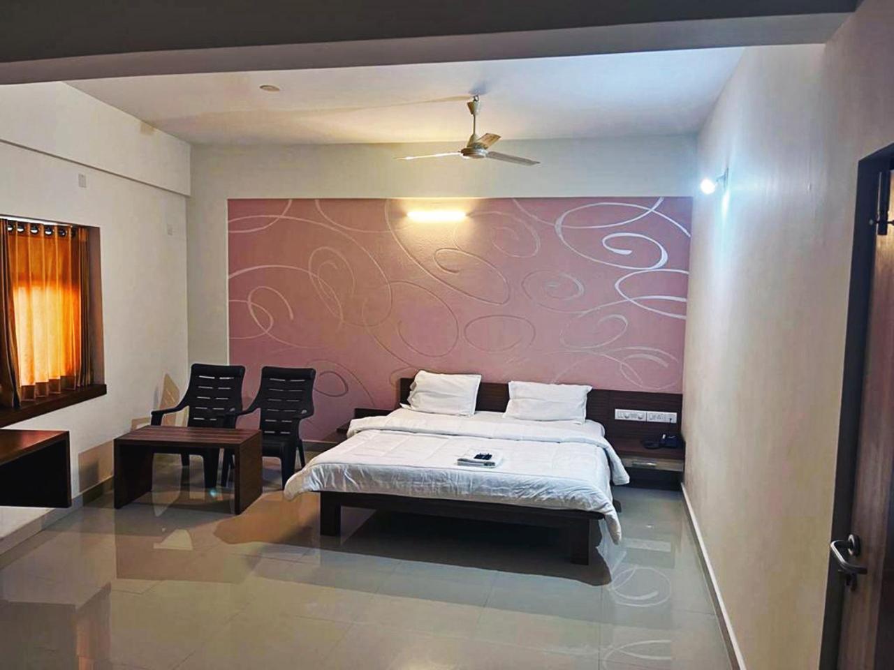 Hotel Radha Pangala Luaran gambar